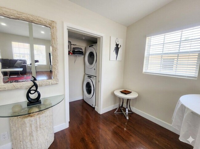 Building Photo - 3440 SW 20th St