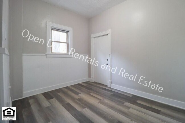 Building Photo - 340 W Dewald St