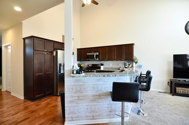 Building Photo - 4481 Bridgeview Ln