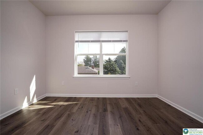 Building Photo - 1210 Eaton Ave
