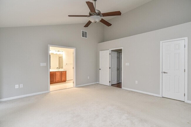 Building Photo - 4654 Hummingbird Ln