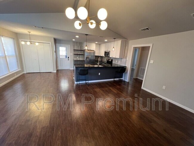 Building Photo - 10494 Wade Dr