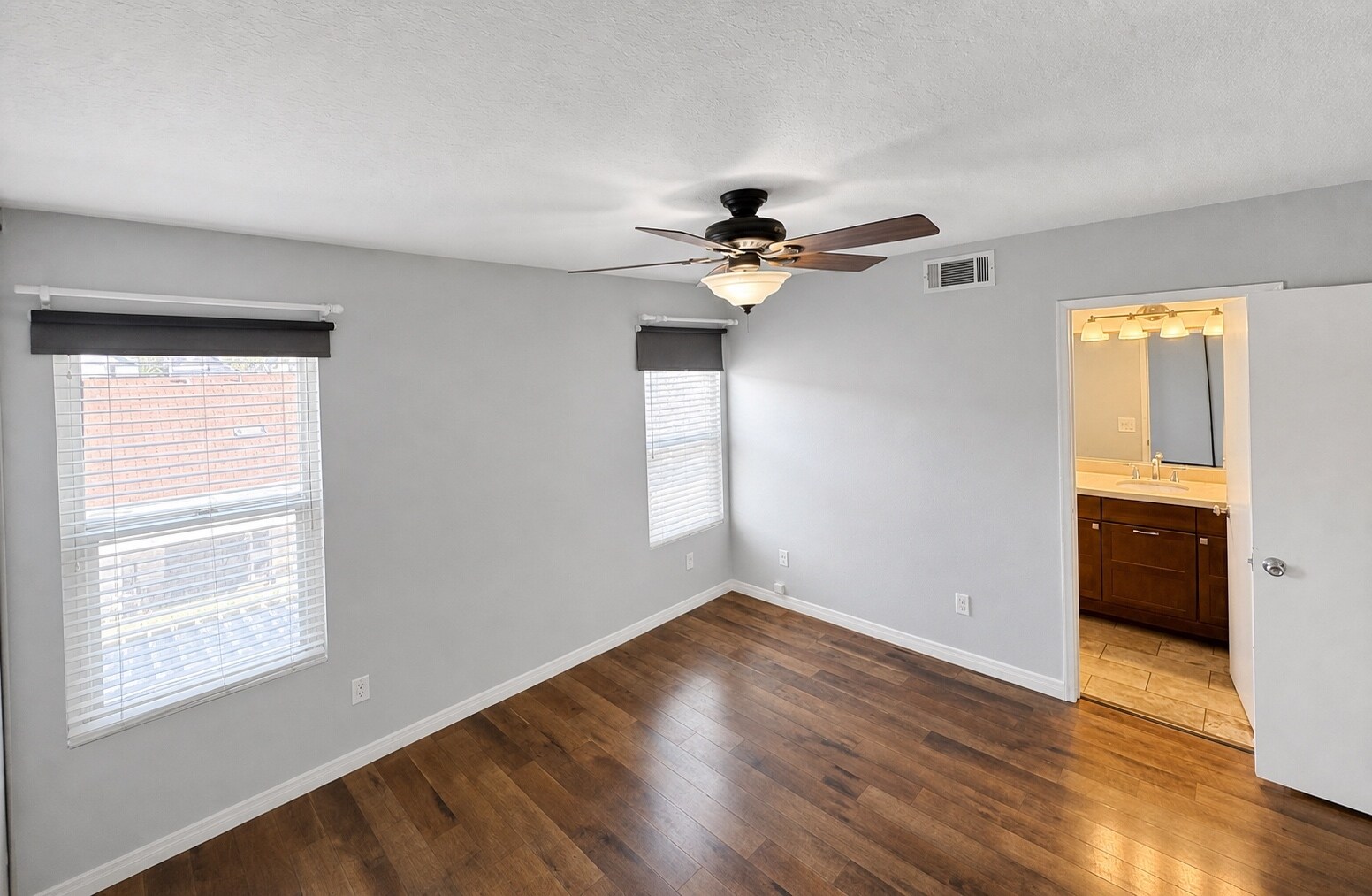 Building Photo - 28561 Foxboro Ln
