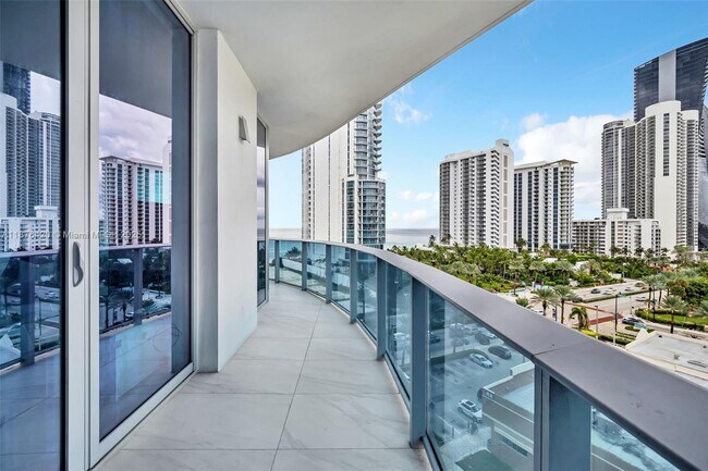Building Photo - 17550 Collins Ave