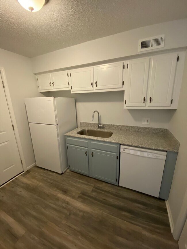 Building Photo - Ivy Street Duplex