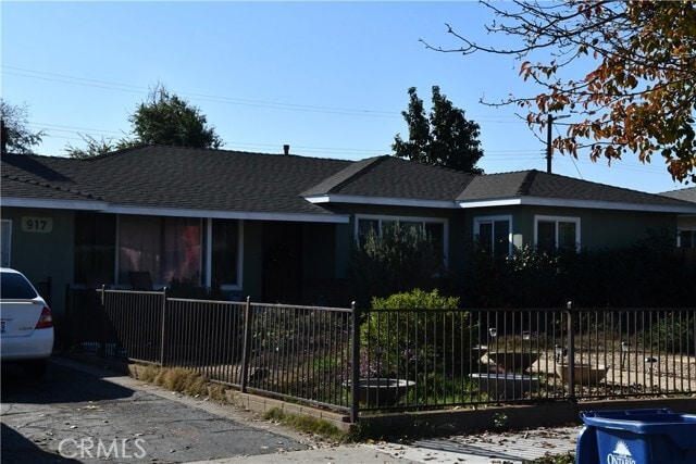 Building Photo - 917 W Flora St