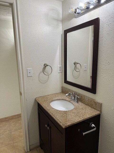 Building Photo - 165 W 250 N