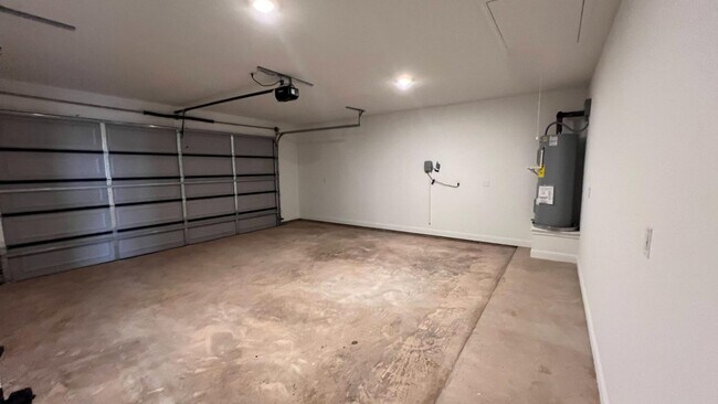 Building Photo - 304 Woodstock Ln