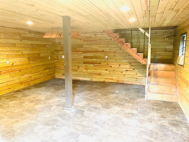 Building Photo - ** 4 Bed 2 Bath located in Forest Hills ** Call 334-366-9198 to schedule a self-tour