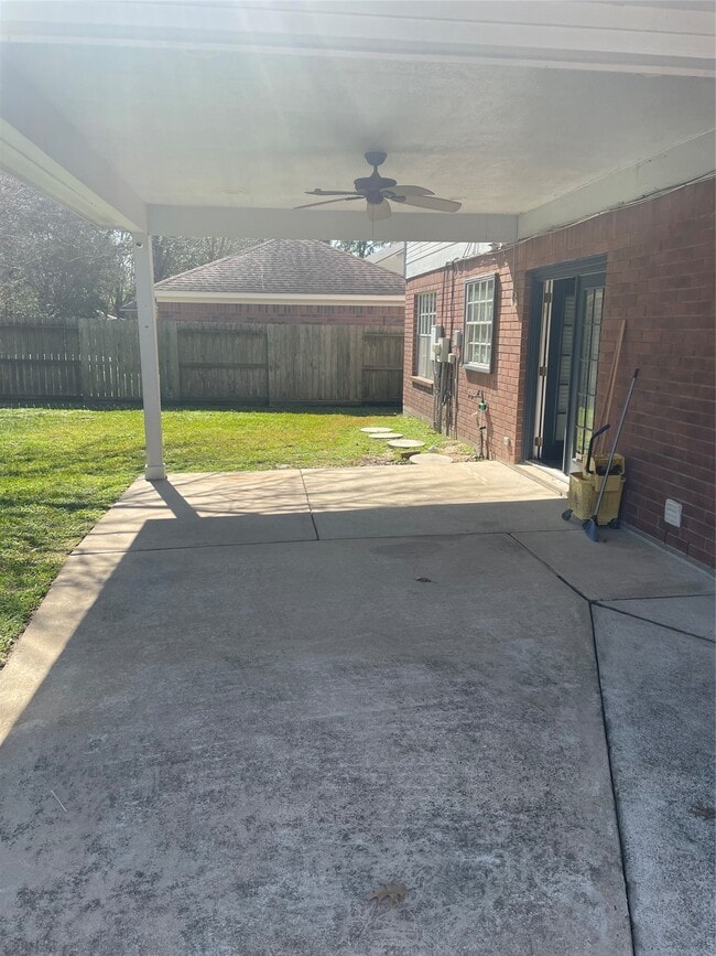 Building Photo - 7818 Clover Knoll Ct