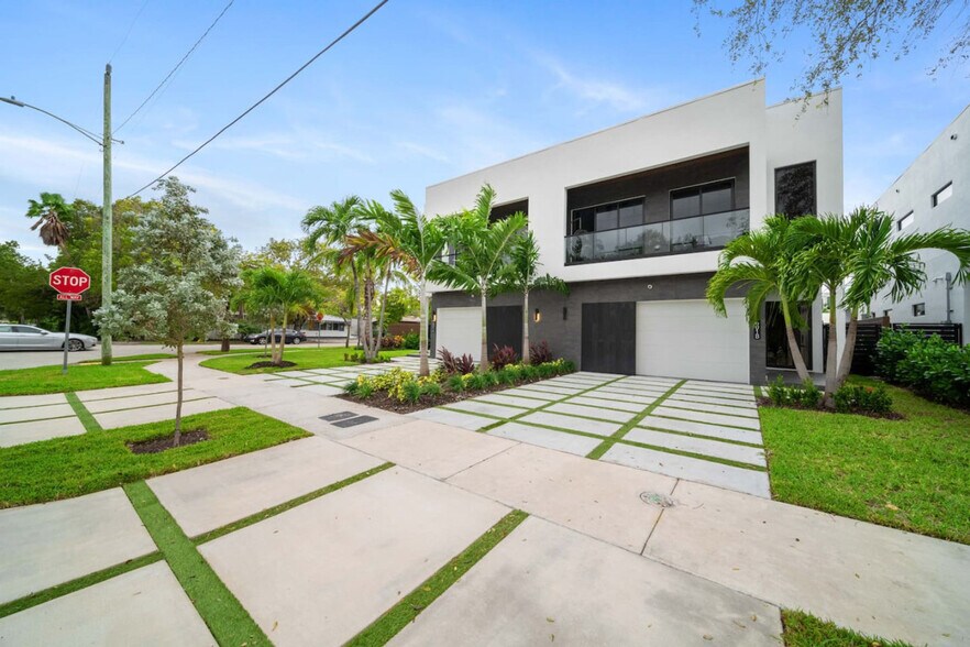 Building Photo - 547 NE 16th Ave