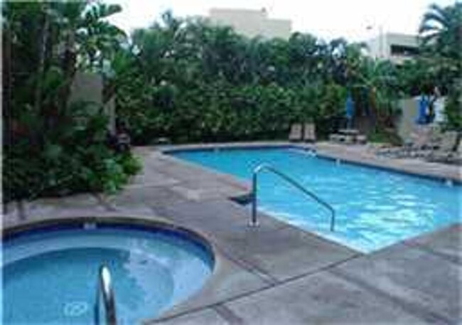 Building Photo - Honolulu Tower - 1 bedroom, 1 bath condo w...