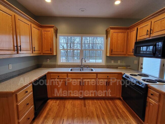 Building Photo - 653 Glenn Gee Rd