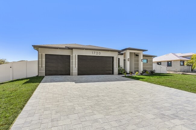 Building Photo - 1720 NE 14th St