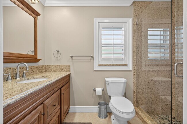 Building Photo - 728 Waterway Dr