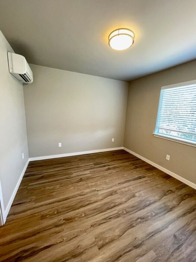 Building Photo - Lucia Duplex - 61522-LUCI-00