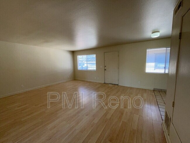 Building Photo - 690 Field St