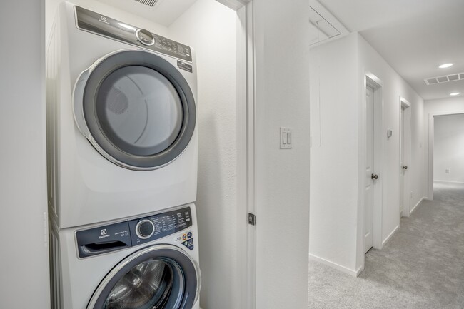 Building Photo - 21463 Carosella Dr