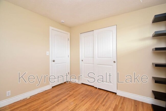 Building Photo - 7340 Cottonwood St