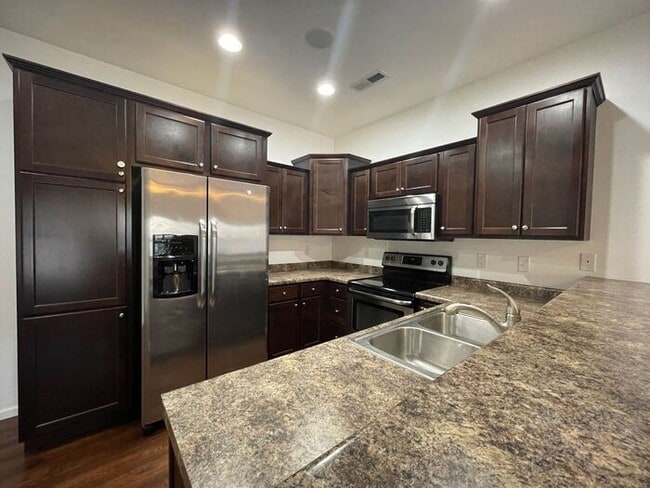 Building Photo - $2,100 | 3 Bedroom, 2.5 Bathroom Town Home | Pets Allowed | Available for August 1st Move-In!