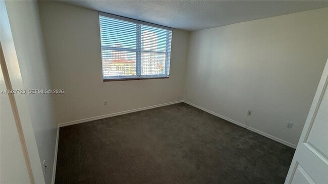 Building Photo - 347 N New River Dr E