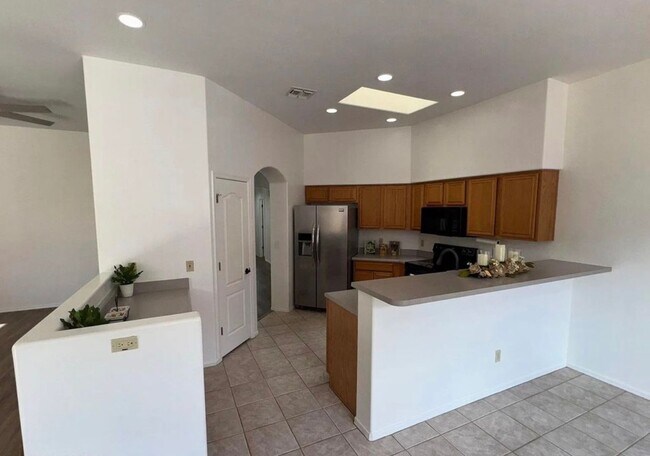 Building Photo - Beautiful 3 Bedroom 2 bath Tucson Home in Prime Eastside Location, Rancho Esperero – Available Now!