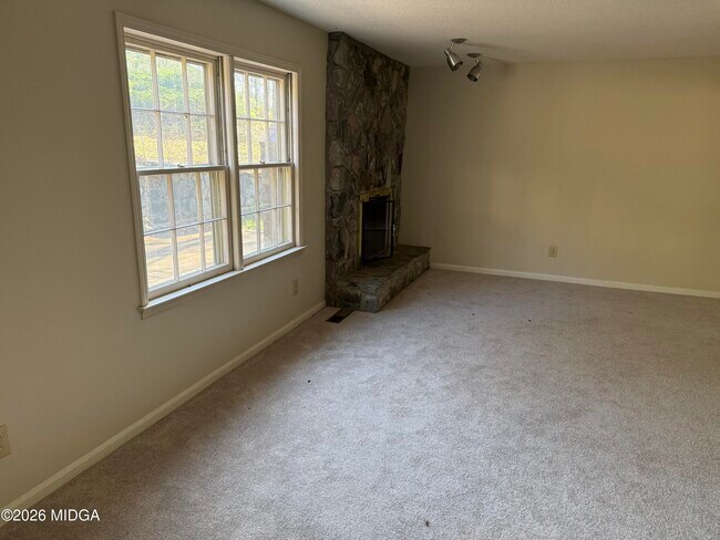 Building Photo - 803 Captain Kell Dr