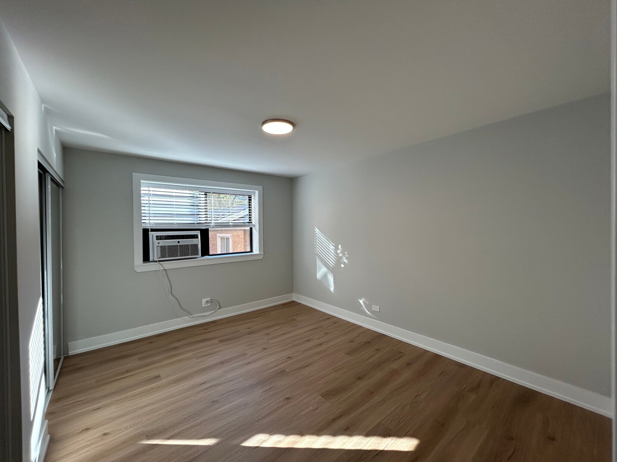 Building Photo - 540 W Aldine Ave