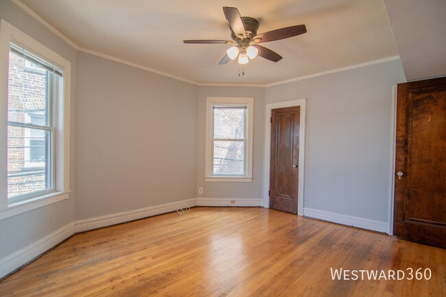 Building Photo - 5844 N Artesian Ave