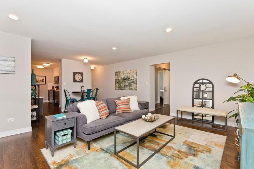 Building Photo - 5536 N Sheridan Rd