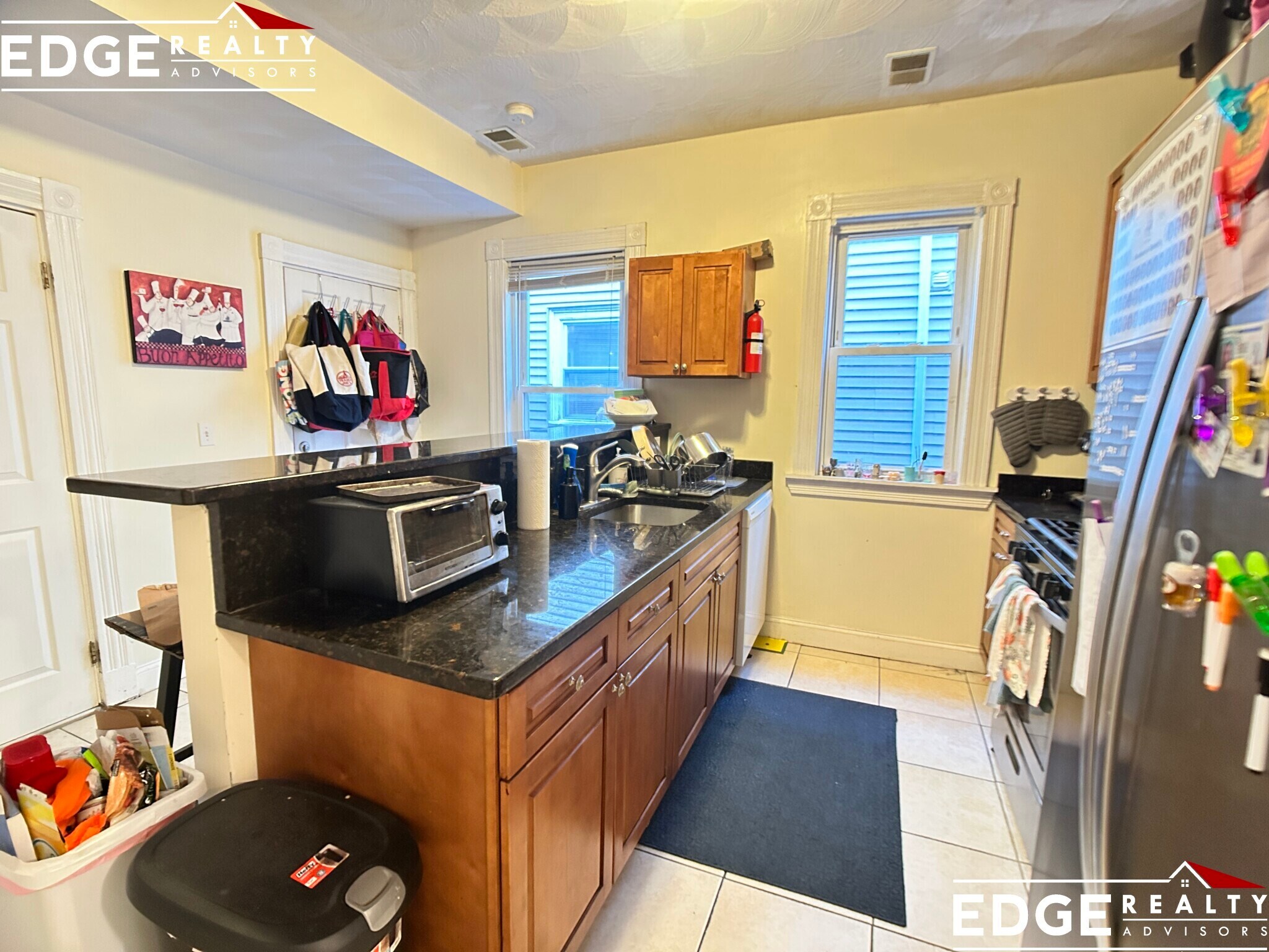 Building Photo - 6 Carmel St