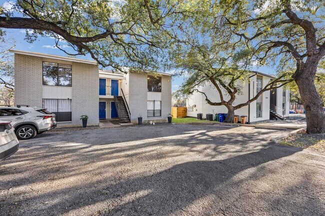 Building Photo - 5215 St Georges Green