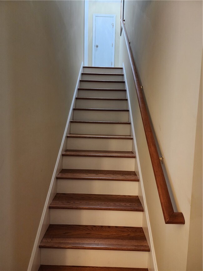 Building Photo - 1315 Stillwater Dr