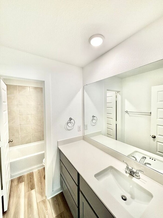 Building Photo - 219 Territory Trl