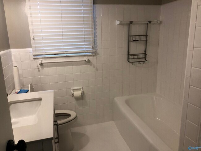 Building Photo - 7601 Martha Dr SE