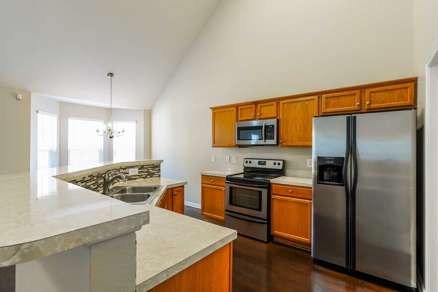 Building Photo - 110 Lyndhurst Dr