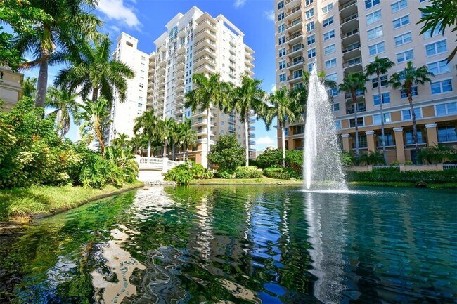 Building Photo - 800 N Tamiami Trl