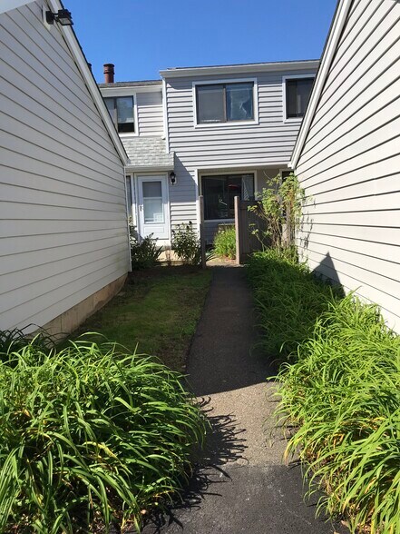 Building Photo - 428 Thoreau Rd