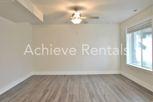 Building Photo - 368 E 2075 N