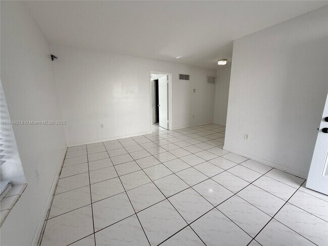 Building Photo - 1255 W 49th Pl