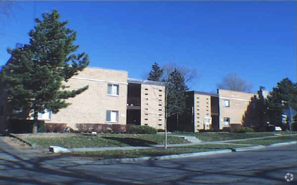 Primary Photo - College Court Apartments