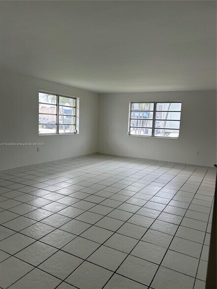 Building Photo - 955 SW 87th Ct