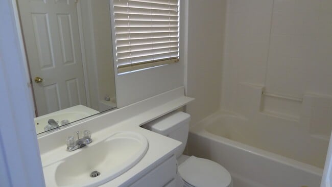 Building Photo - Beautiful Loma Linda Home with 3 Master Bedrooms with own Bathrooms