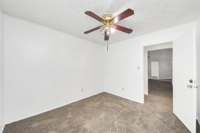 Building Photo - 13610 Piney Oaks Dr