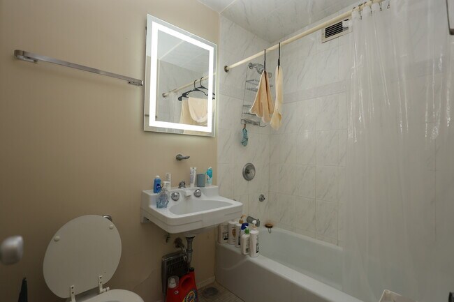 Building Photo - 1401 E 55th St