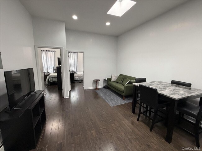 Building Photo - 509 E 183rd St