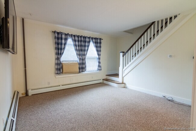 Building Photo - 393 Plainville Ave
