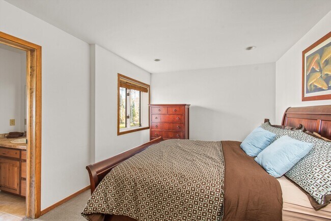 Building Photo - 2055 Faraway Rd