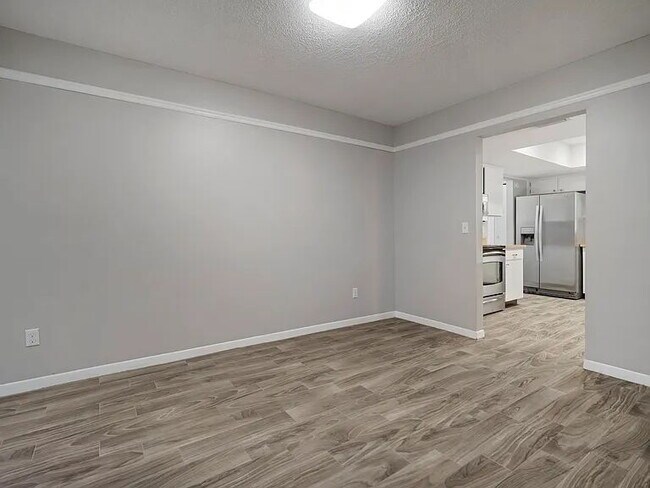 Building Photo - Beautiful Valrico Home | No Carpet + Screened Patio + Bonus Room