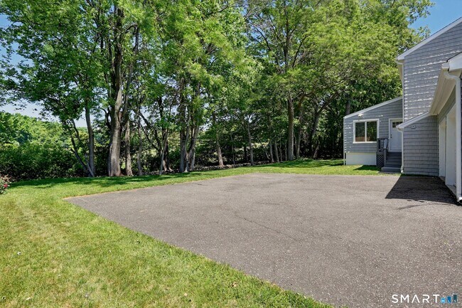 Building Photo - 145 Casmir Dr